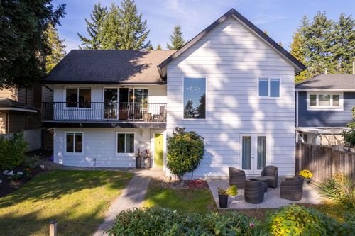 324 E 24th St, North Vancouver, BC, V7L | Card Image