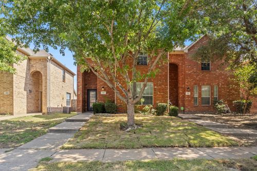 911 Jamie Dr, Grand Prairie, TX, 75052-2732 | Card Image