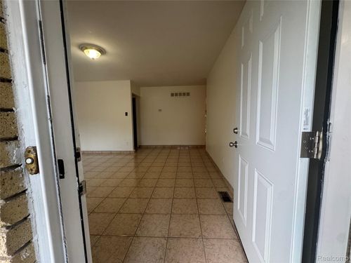 35055 Eden Park Dr, Sterling Heights, MI, 48312-3828 | Card Image