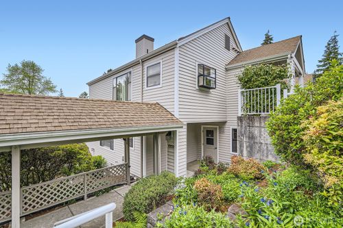 4105 Providence Point Dr Se, Issaquah, WA, 98029-7211 | Card Image