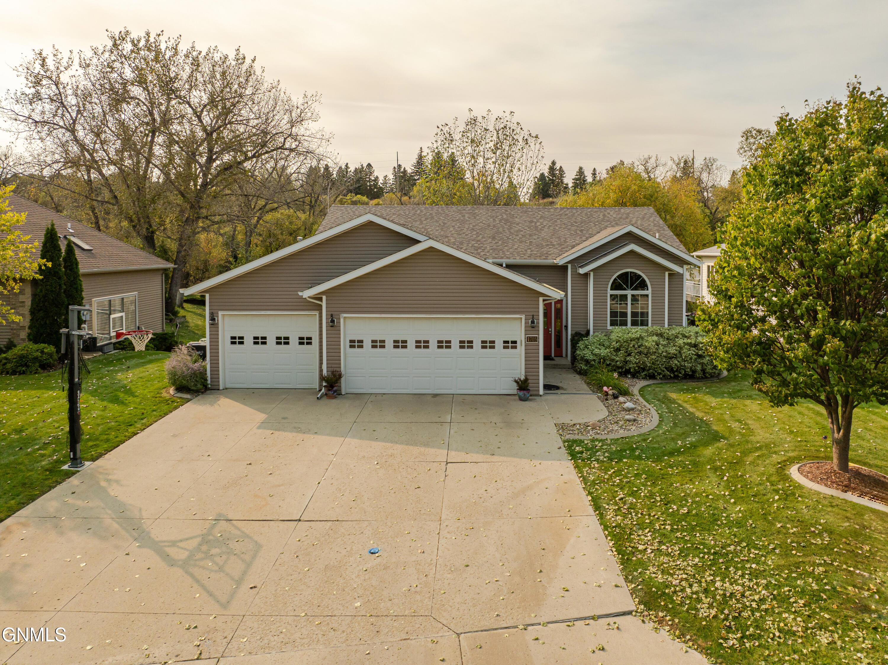 River Dr, Mandan, ND 58554