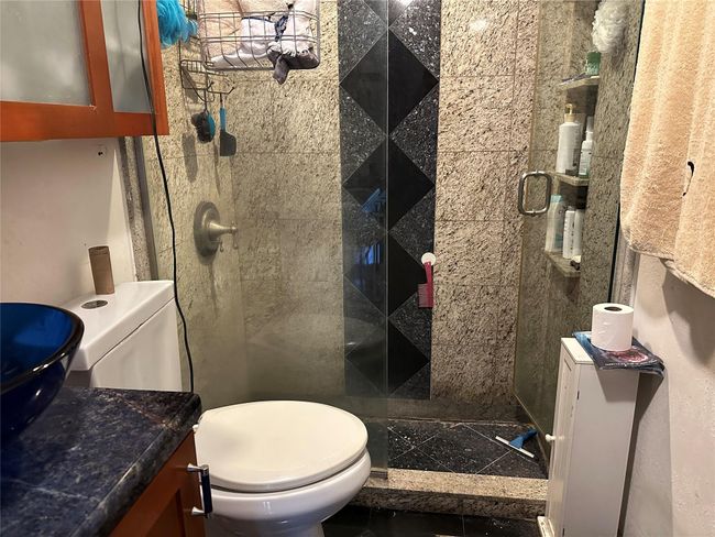 2846 W 75 Th Ter, House other with 3 bedrooms, 2 bathrooms and null parking in Hialeah FL | Image 31