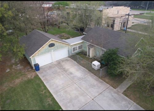 312 N Logan St, Texas City, TX, 77590-7066 | Card Image