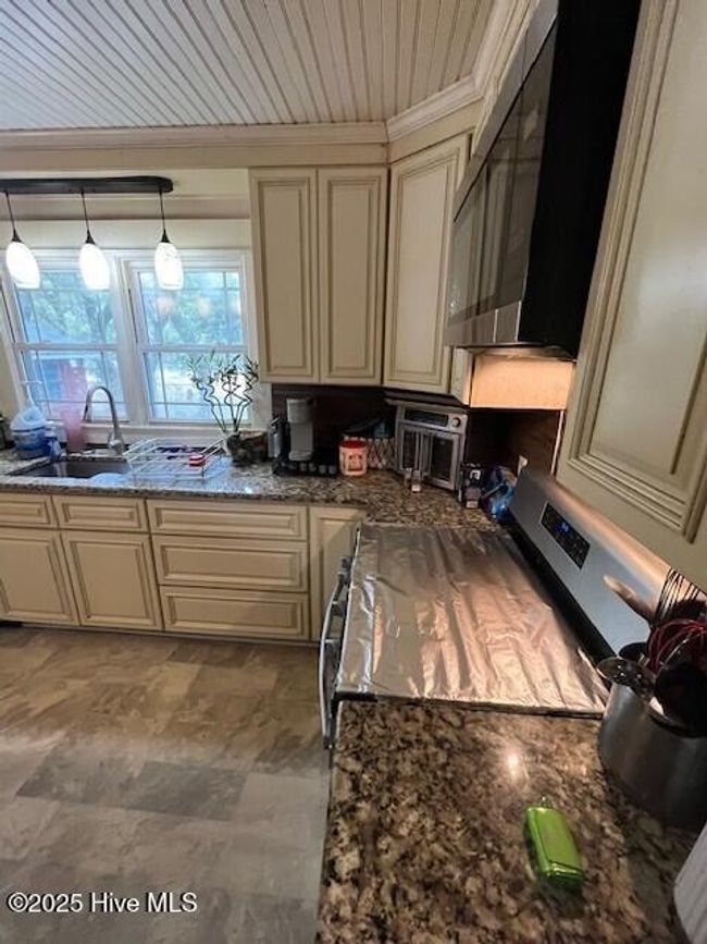 Kitchen Counter | Image 5