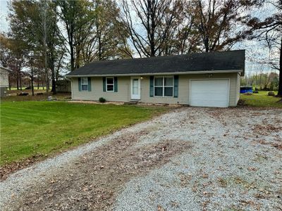 10075 E Heritage Drive, House other with 3 bedrooms, 1 bathrooms and null parking in Effingham IL | Image 2