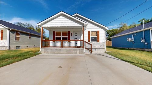 604 N Spring St, Nevada, MO, 64772-2111 | Card Image
