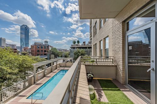 apt-310-2323 N Houston St, Dallas, TX, 75219-7623 | Card Image