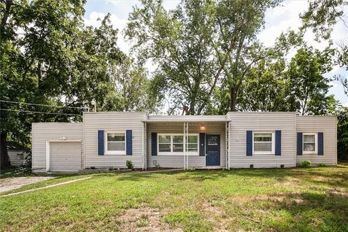 5 Ne 74th St, Gladstone, MO, 64118-1621 | Card Image