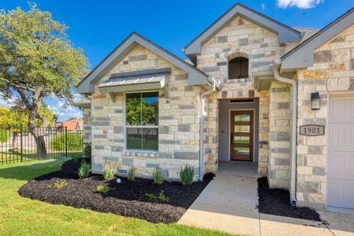 1901 Chateau Ln N, Kerrville, TX, 78028-3946 | Card Image