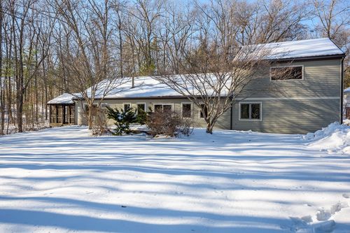 41 S Valley Rd, Pelham, MA, 01002-9768 | Card Image