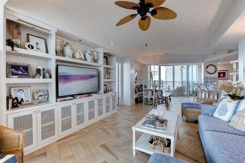 bc1910-801 E Beach Dr, Galveston, TX, 77550-3364 | Card Image