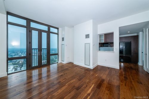 ph204-175 Huguenot St, New Rochelle, NY, 10801-7761 | Card Image