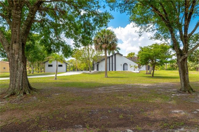 2196 Sw Ranch Trl, House other with 2 bedrooms, 2 bathrooms and 2 parking in Stuart FL | Image 4