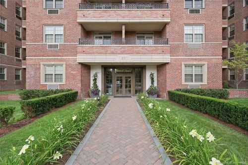 apt-a22-20 Church St, Greenwich, CT, 06830-5657 | Card Image