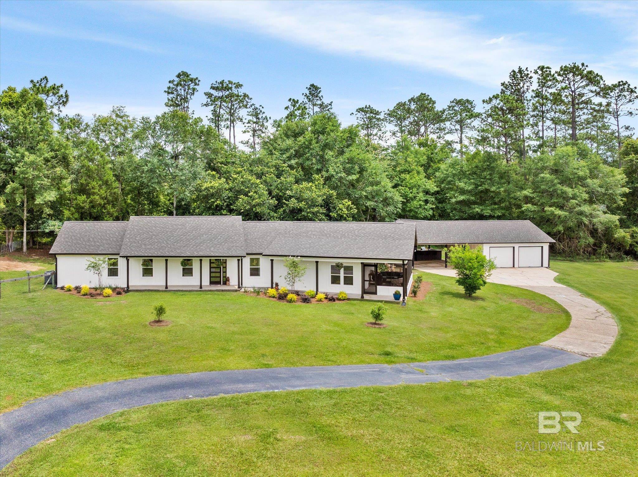 County Road 87 , Robertsdale, AL 36567