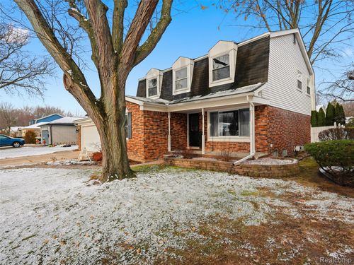 15569 Stockton Dr, Clinton Township, MI, 48038-2673 | Card Image