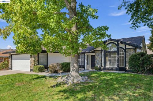 2921 Meadow Hawk Way, Antelope, CA, 95843-4038 | Card Image