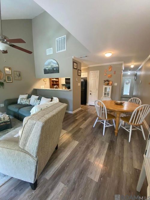 15720 Riverdale Ave E, Baton Rouge, LA, 70816-1580 | Card Image