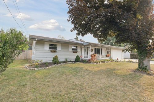 2923 Thunderbird Dr, Bay City, MI, 48706-3121 | Card Image