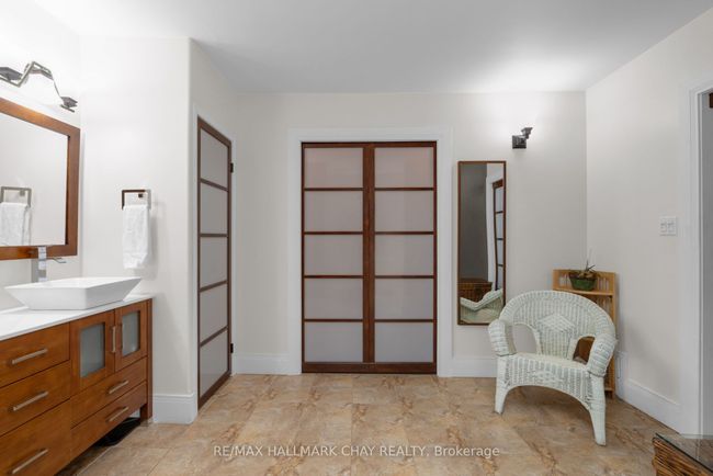 4950 Penetanguishene Rd, House other with 4 bedrooms, 3 bathrooms and 10 parking in Hillsdale ON | Image 29