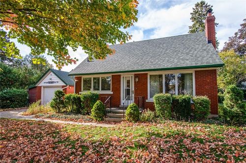 {{alt}} | Card Image