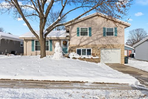 2008 Lenora Drive, West Bend, WI, 53090 | Card Image
