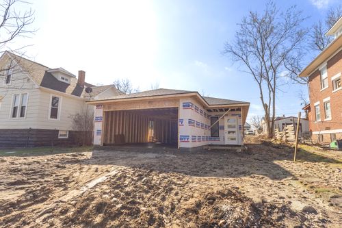 812 W Reed St, Moberly, MO, 65270-1331 | Card Image
