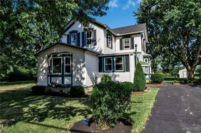 6773 Townline Road, Home with 5 bedrooms, 2 bathrooms and null parking in Pendleton NY | Image 1