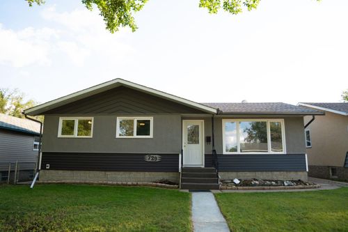 729 8 Ave, Wainwright, AB, T9W1B4 | Card Image