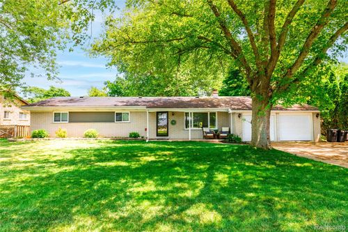28731 Elbamar Dr, Grosse Ile, MI, 48138-2070 | Card Image