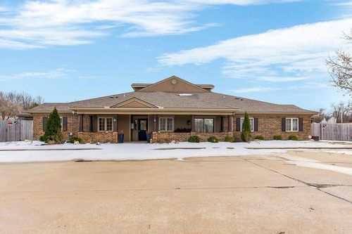 105 E Amity St, Louisburg, KS, 66053-4076 | Card Image