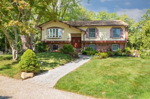 2 Holly Ct, Butler, NJ, 07405-1514 | Card Image