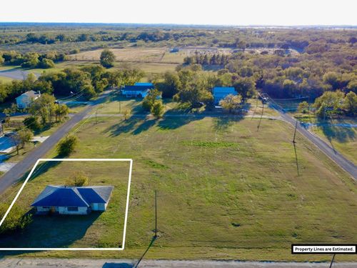 209 S Walton St, Blooming Grove, TX, 76626 | Card Image