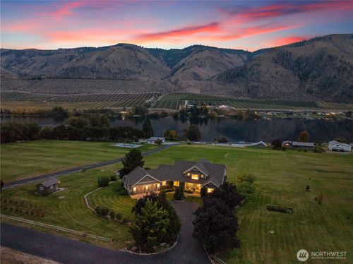 35 Sackett Glen Ln, Chelan, WA, 98816-9287 | Card Image