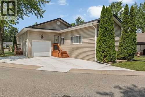 12 Spruce St, Mcgregor, ON, N0R1J0 | Card Image