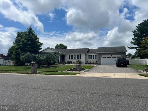 12 Constitution Blvd, Berlin, NJ, 08009-1353 | Card Image