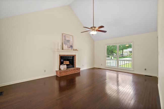 810 Burton Trl, House other with 3 bedrooms, 2 bathrooms and 4 parking in Adams TN | Image 5