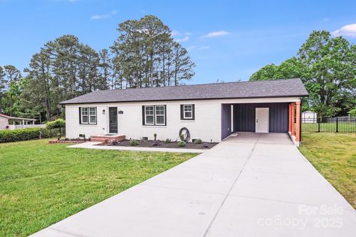 11 Cobblestone Ln Nw, Concord, NC, 28027-7705 | Card Image