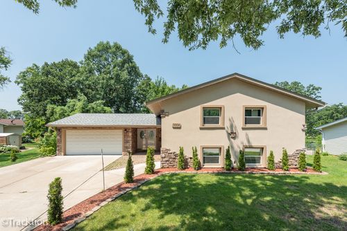 7004 Roberts Dr, Woodridge, IL, 60517-1903 | Card Image
