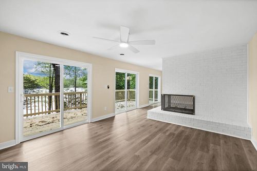 1070 Lakeview Dr, STAFFORD, VA, 22556-1296 | Card Image