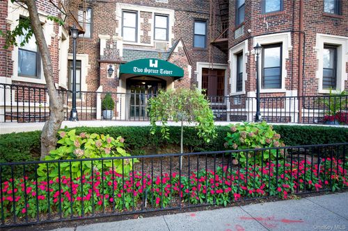 2j-2 Spruce St, Great Neck, NY, 11021-3808 | Card Image