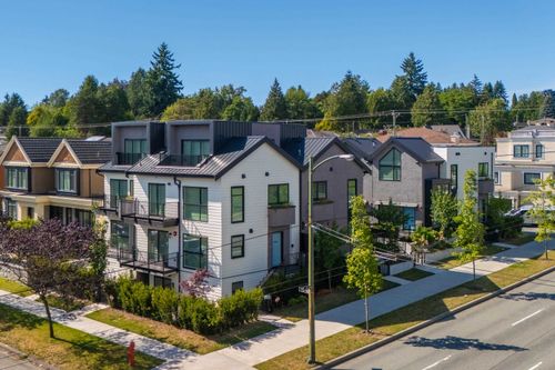 7353 Oak St, Vancouver, BC, V6P | Card Image