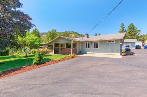 114 Tracy Dr, Grants Pass, OR, 97527-9415 | Card Image