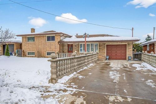 {{alt}} | Card Image