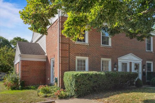 1414 Pebblecreek Dr, Glenview, IL, 60025-2030 | Card Image