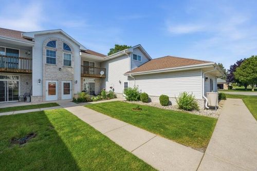 6105 S Creekside Dr, Cudahy, WI, 53110-3424 | Card Image