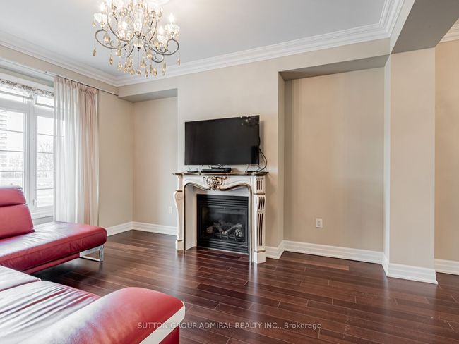 106 Disera Dr, Condo with 3 bedrooms, 3 bathrooms and 2 parking in Vaughan ON | Image 9