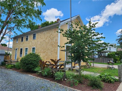 17 Pine St, South Kingstown, RI, 02879-3520 | Card Image