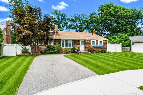 2275 Hynes Pl, Bellmore, NY, 11710-3904 | Card Image