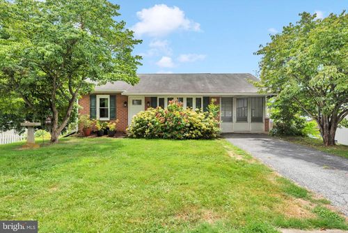 104 W Chapline St, SHARPSBURG, MD, 21782-1422 | Card Image